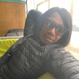 Meet your Posher, Joi